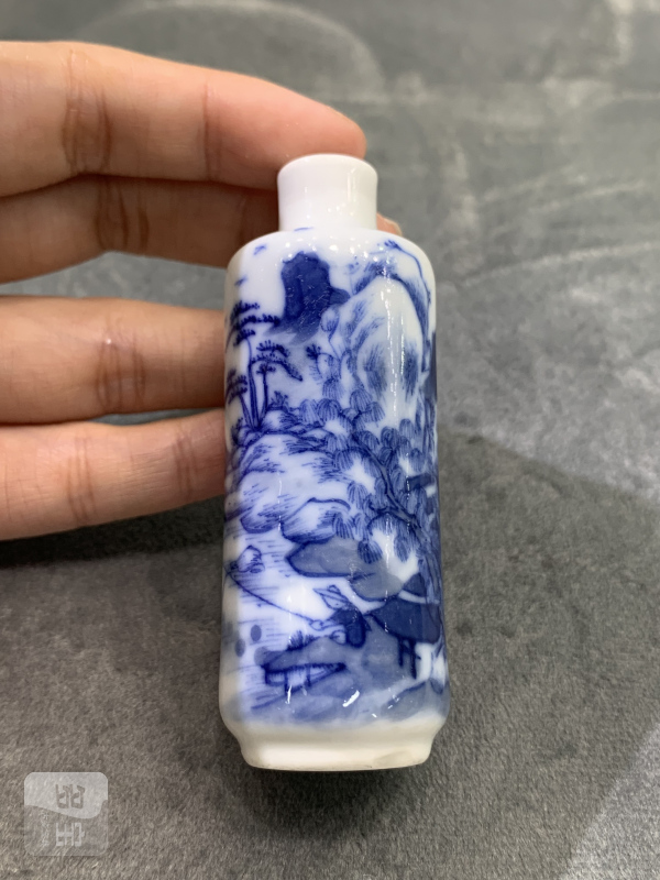 清晚期青花寒江独钓纹鼻烟壶 - 图5